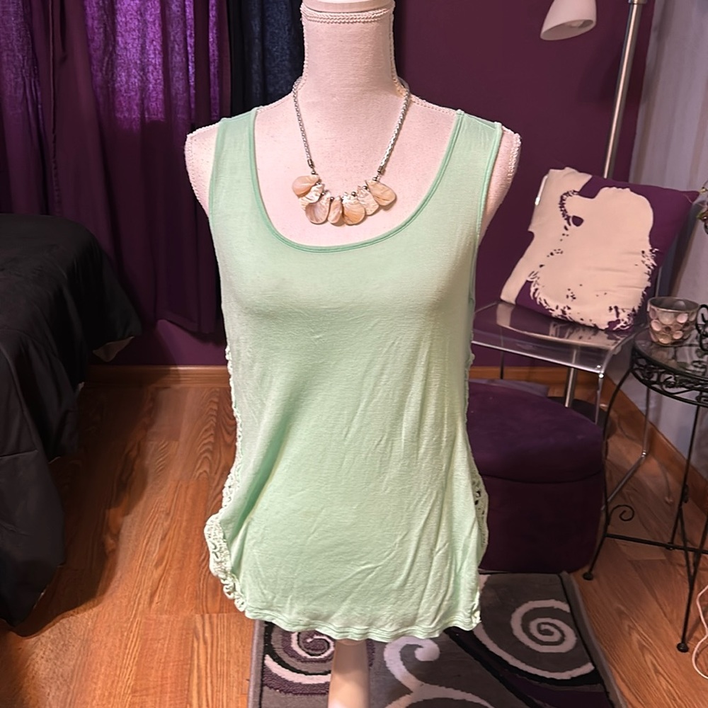 Sleeveless top, sz S, mint green